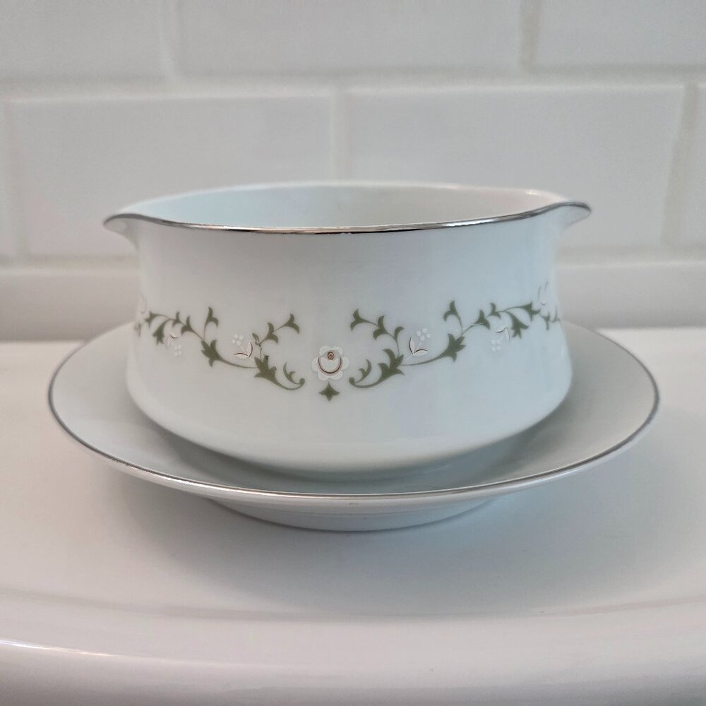 Vintage Gravy Boat with Attached Underplate Elegance by Sheffield